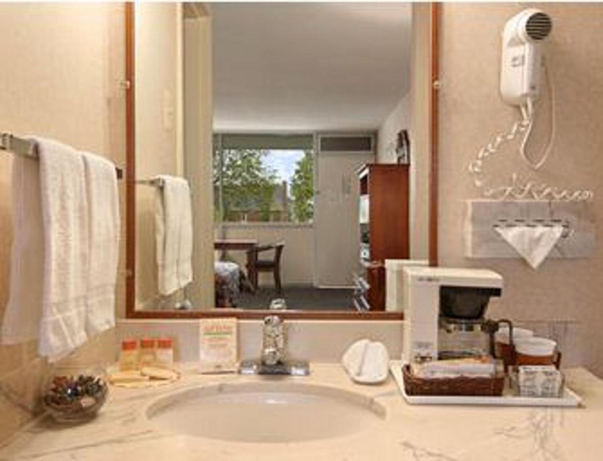 Queen Studio - Non-Smoking at Days Inn by Wyndham Arlington Pentagon