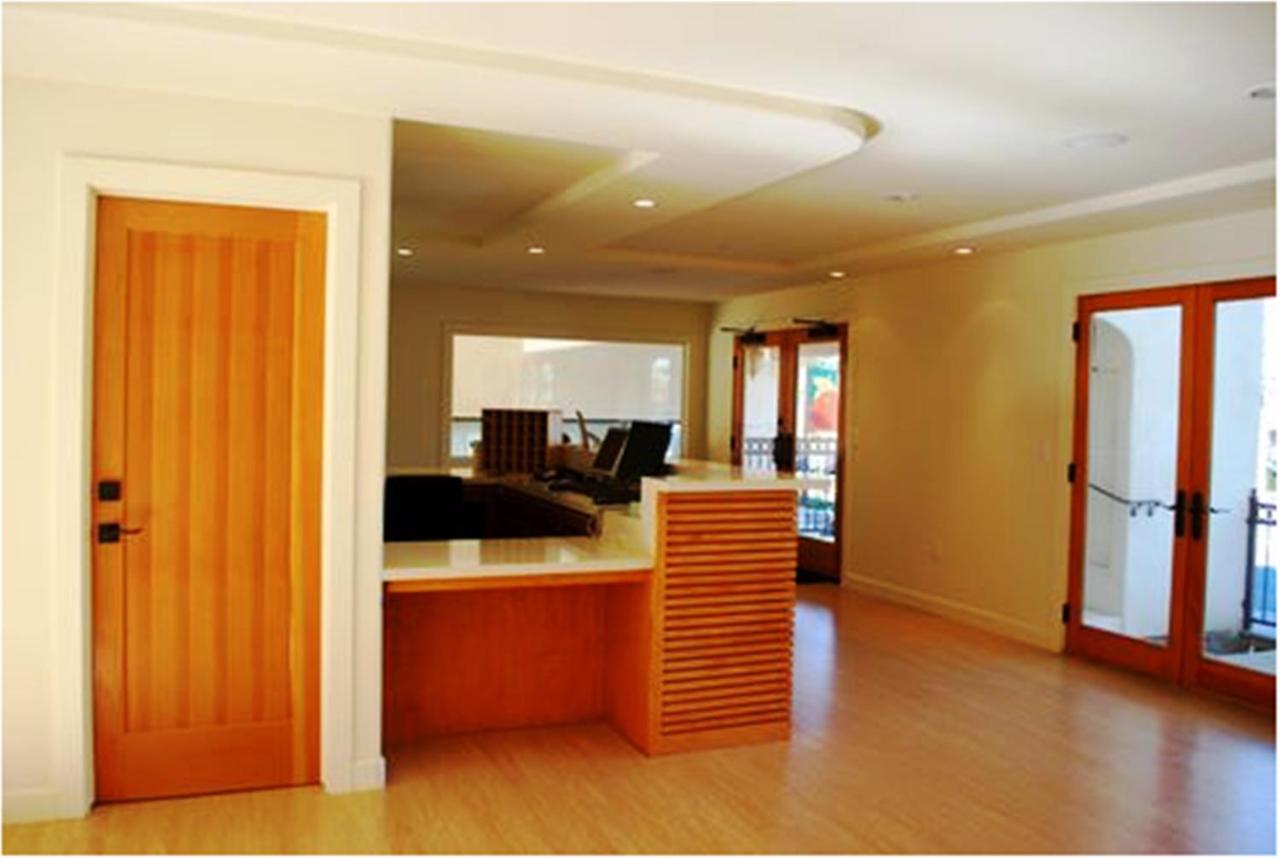 | Bella Capri Inn and Suites