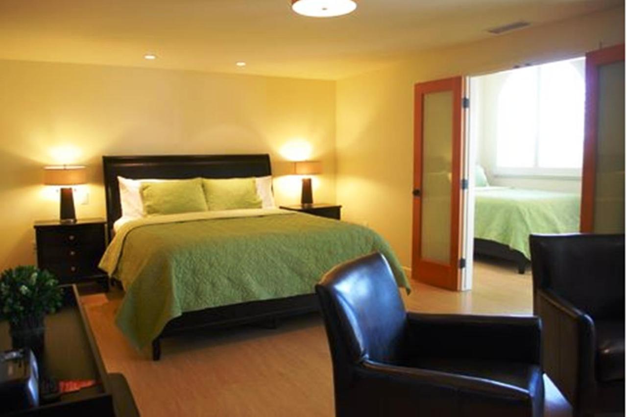 | Bella Capri Inn and Suites