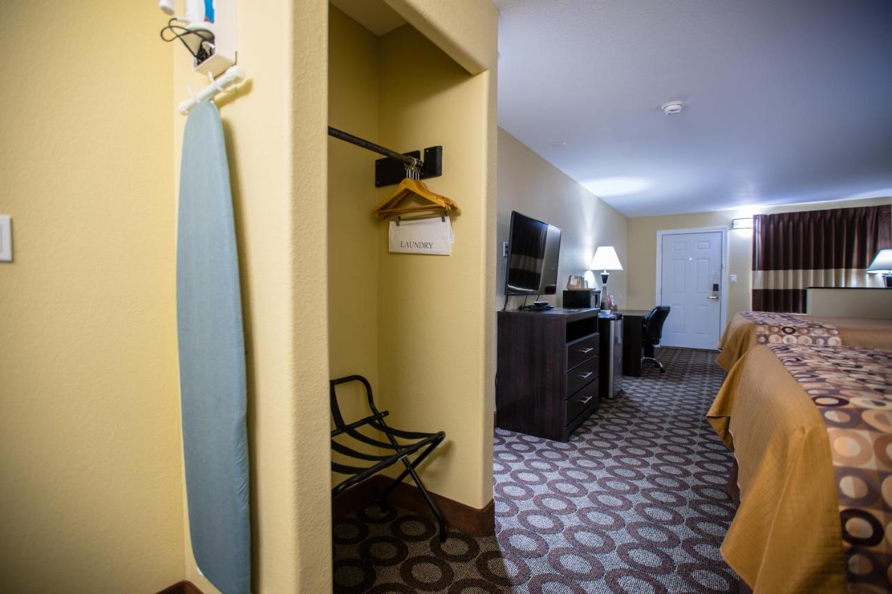 | Relax Inn and Suites Kuttawa