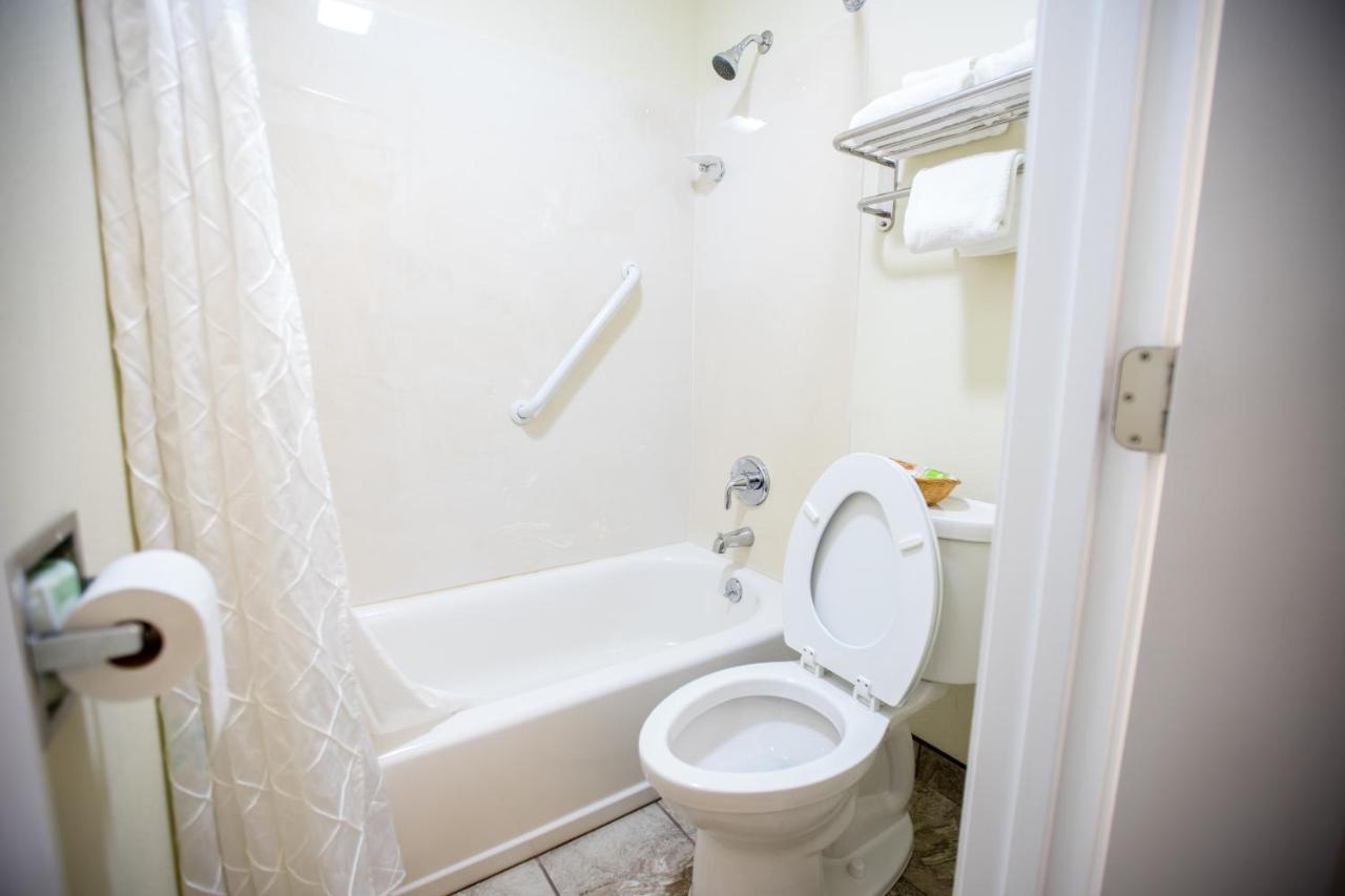 | Relax Inn and Suites Kuttawa