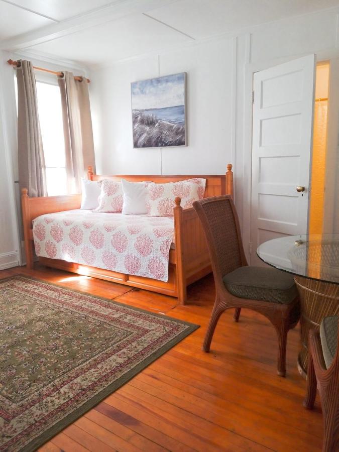 Deluxe King Studio at Blackbeard's Lodge