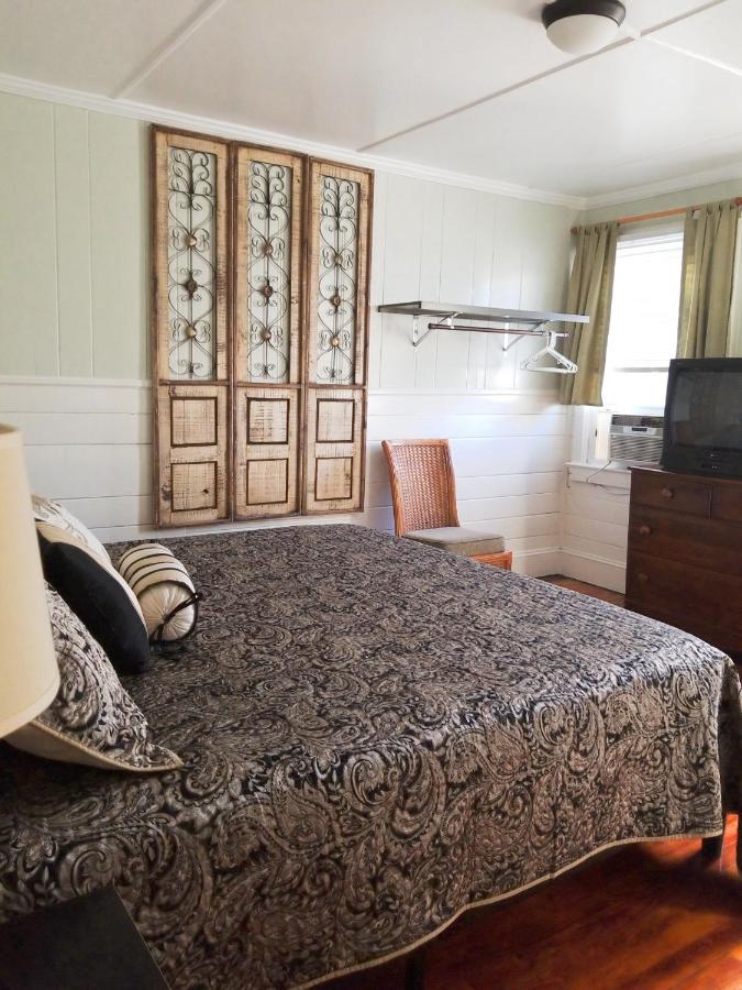 Deluxe King Studio at Blackbeard's Lodge
