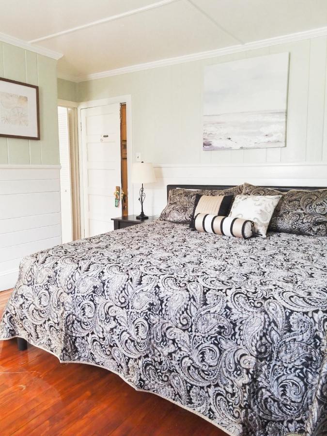 Deluxe King Studio at Blackbeard's Lodge