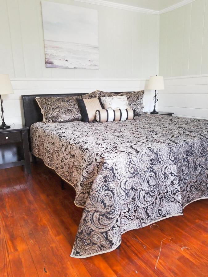 Deluxe King Studio at Blackbeard's Lodge