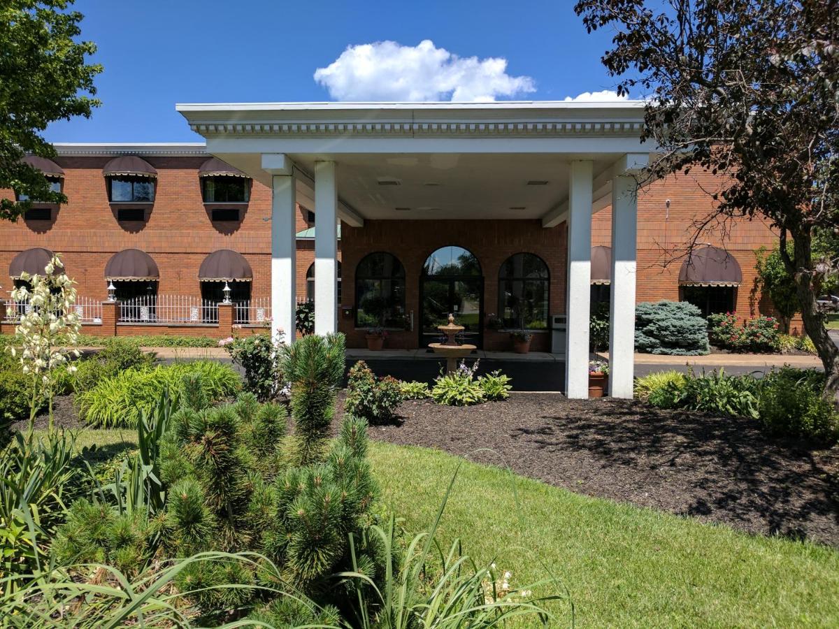  | South Shore Inn