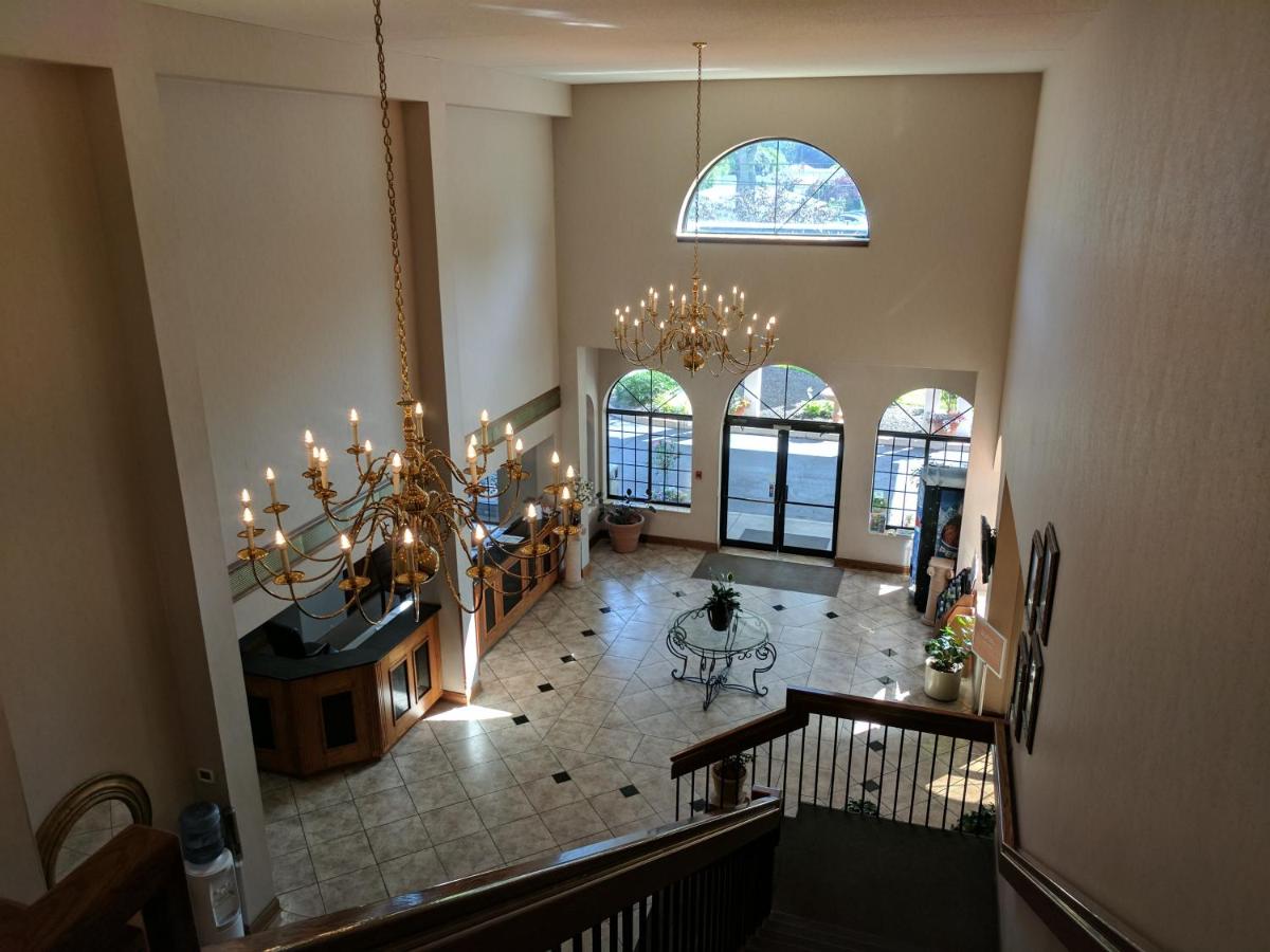 | South Shore Inn