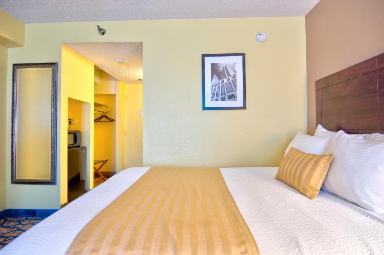 Queen Room with Two Queen Beds - Non-Smoking at The Barrymore Hotel Tampa Riverwalk