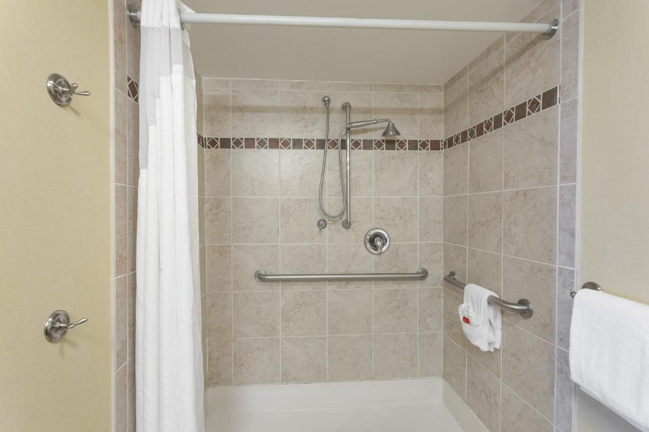 1 Queen Bed, Mobility Accessible Room, Roll-in Shower, Non-Smoking at Baymont by Wyndham Barstow Historic Route 66