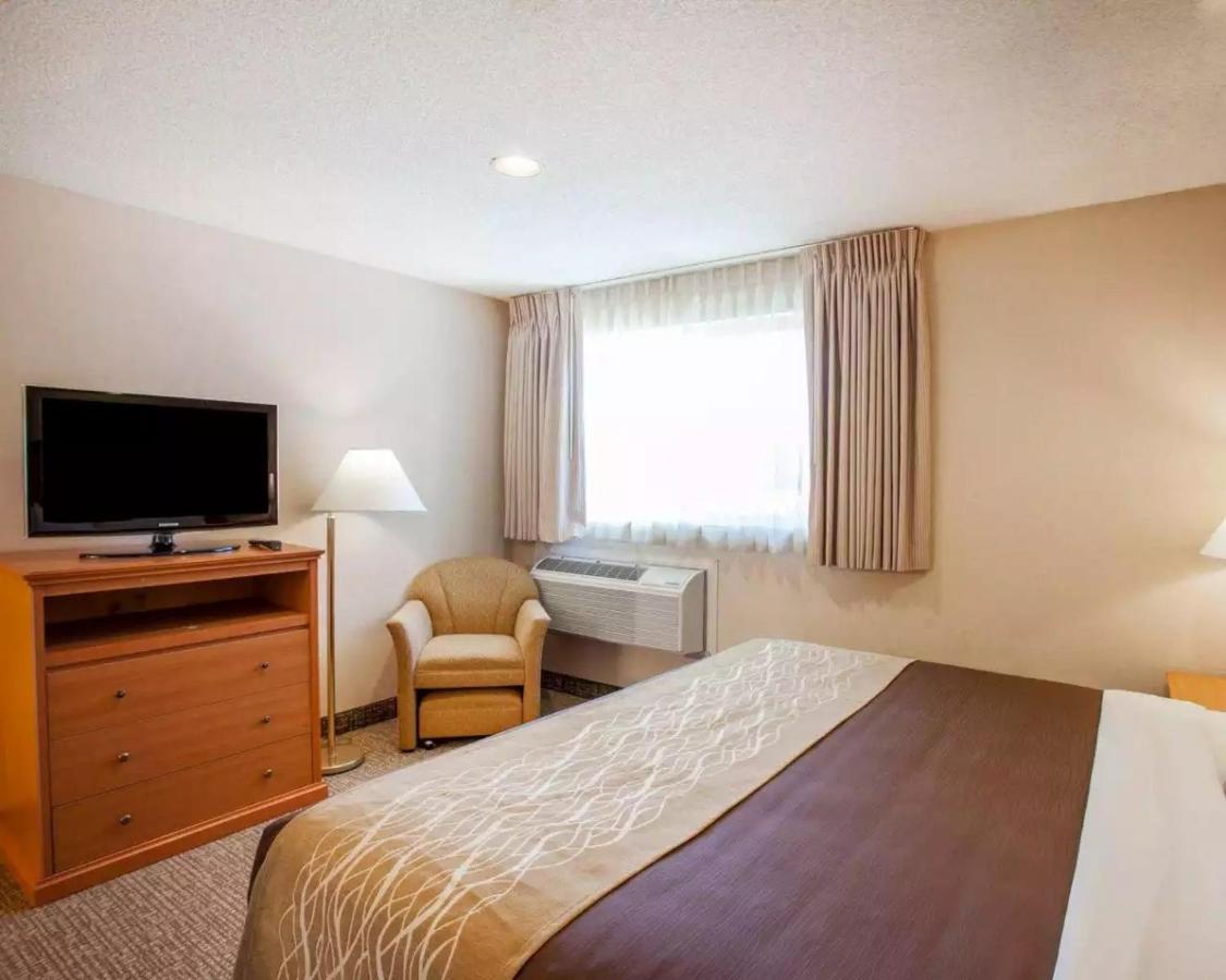 King Room - Disability Access/Non-Smoking at Quality Inn Kirkland