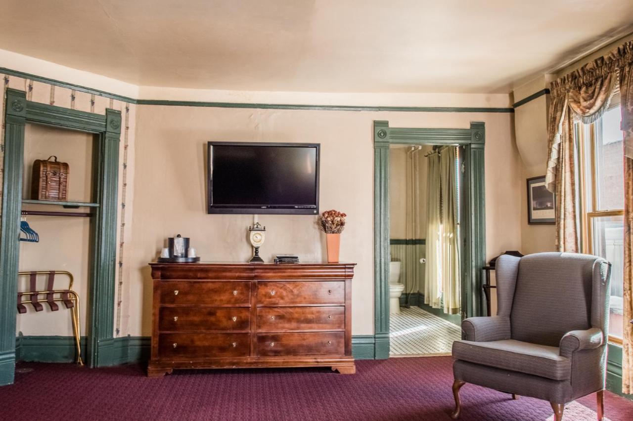 | Weatherford Hotel