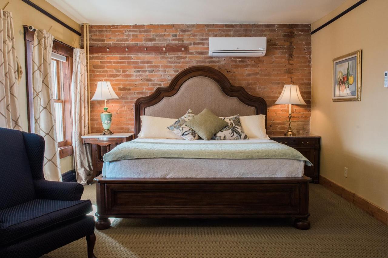 | Weatherford Hotel