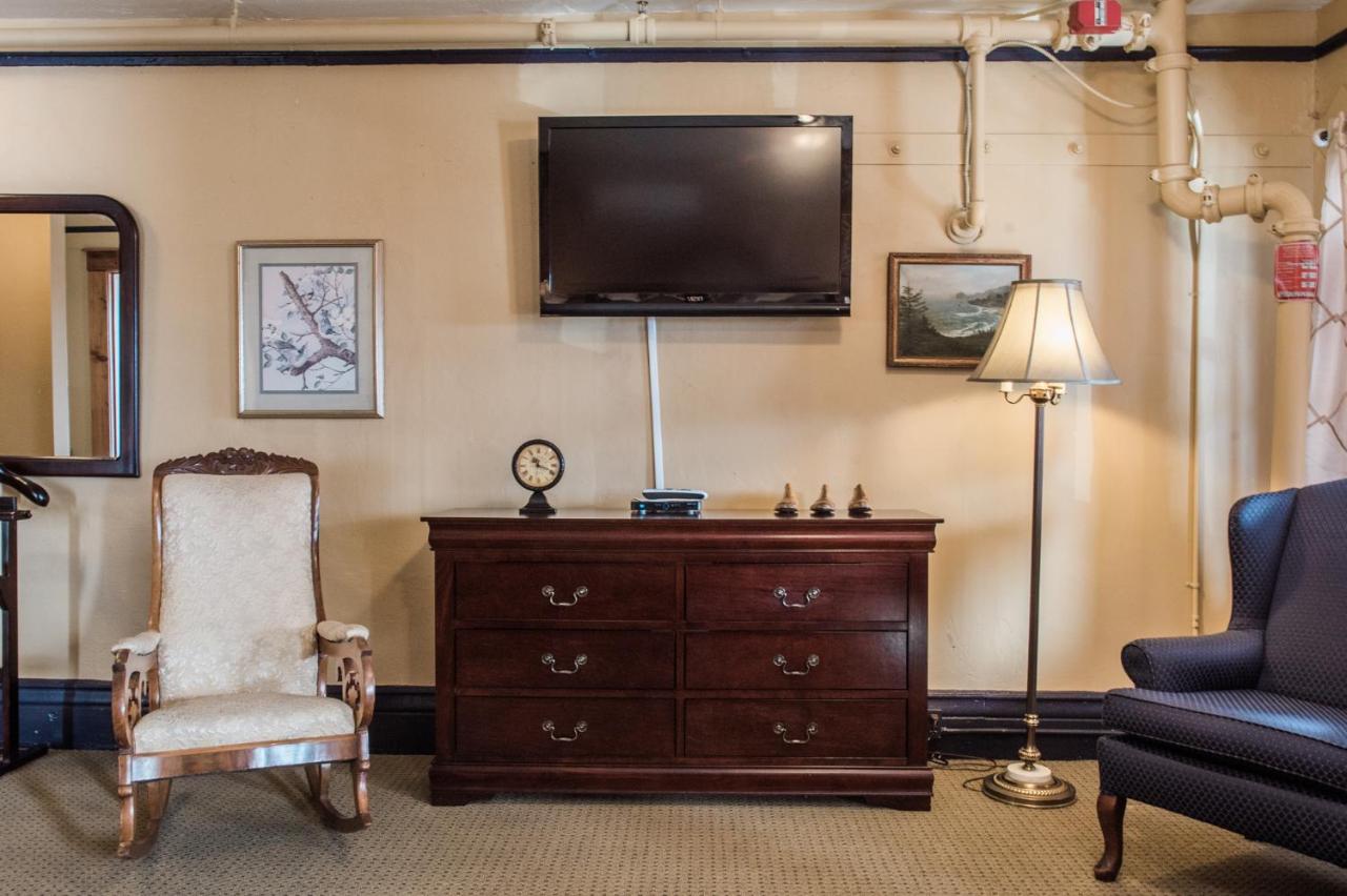 | Weatherford Hotel