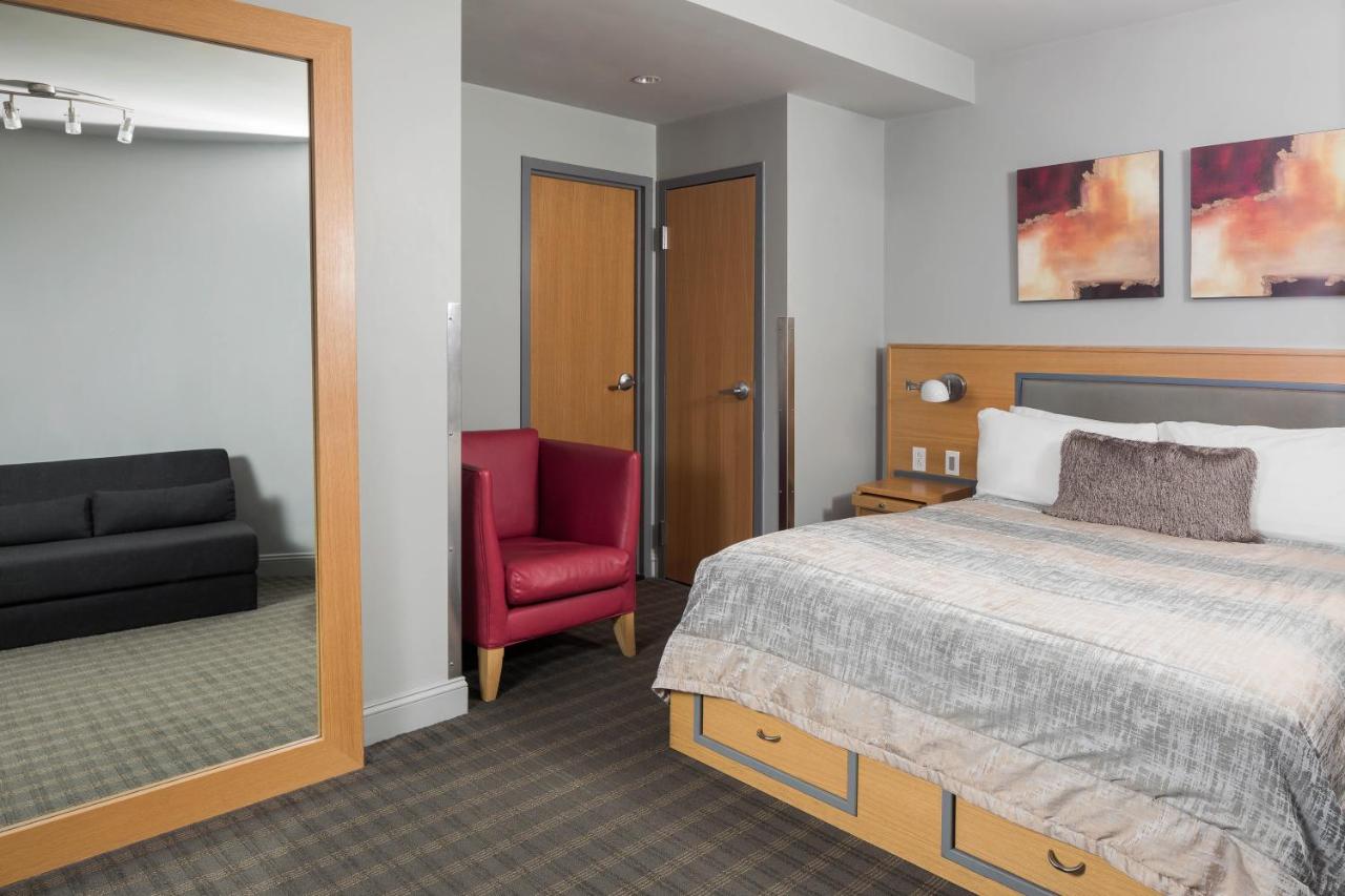 Queen Cabin (No Windows) at Charlesmark Hotel