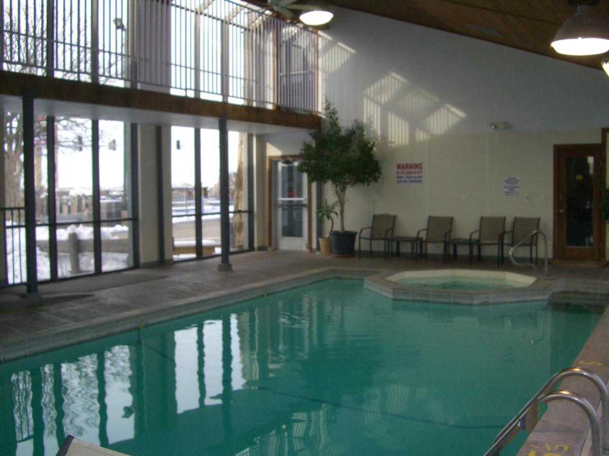 | Quail's Nest Inn & Suites