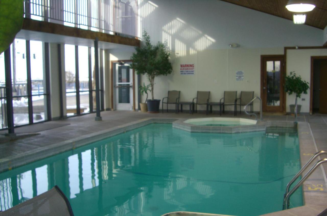 | Quail's Nest Inn & Suites