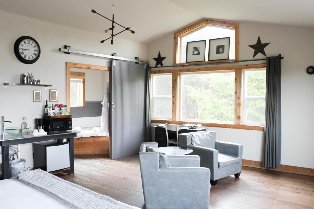 Deluxe King Suite - Pet Friendly at Oceanfront Inn at Discovery Coast