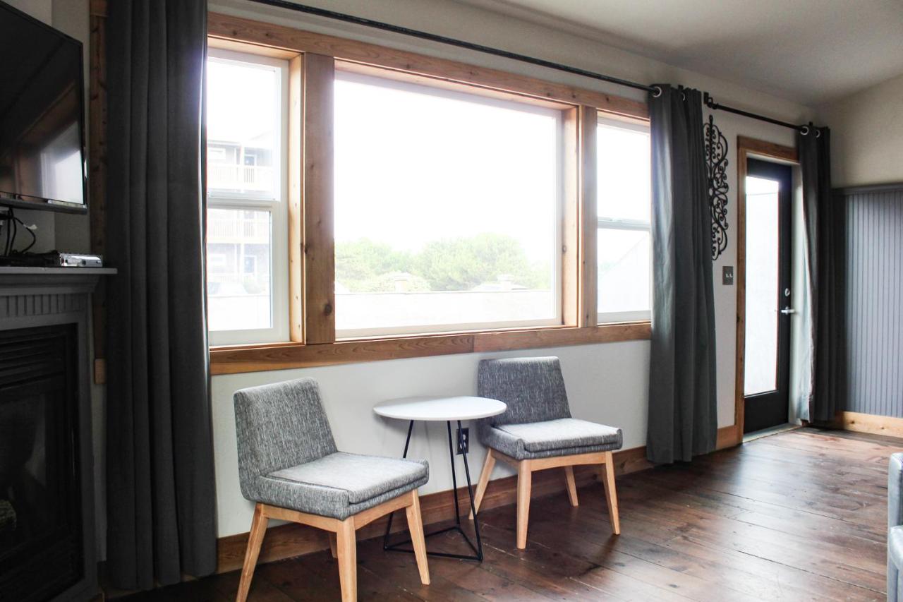 Deluxe King Suite - Pet Friendly at Oceanfront Inn at Discovery Coast