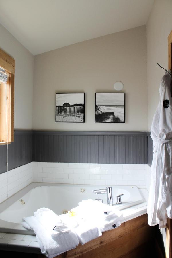 Deluxe King Suite - Pet Friendly at Oceanfront Inn at Discovery Coast