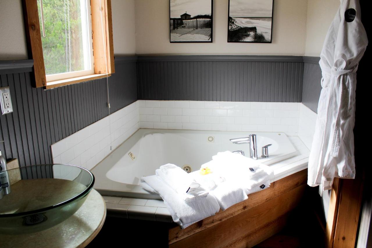 Deluxe King Suite - Pet Friendly at Oceanfront Inn at Discovery Coast