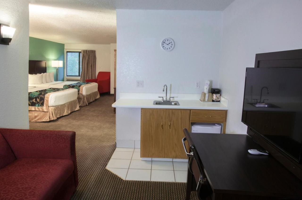 Studio Suite with Two Queen Beds - Non-Smoking at Baymont by Wyndham Keystone Near Mt. Rushmore