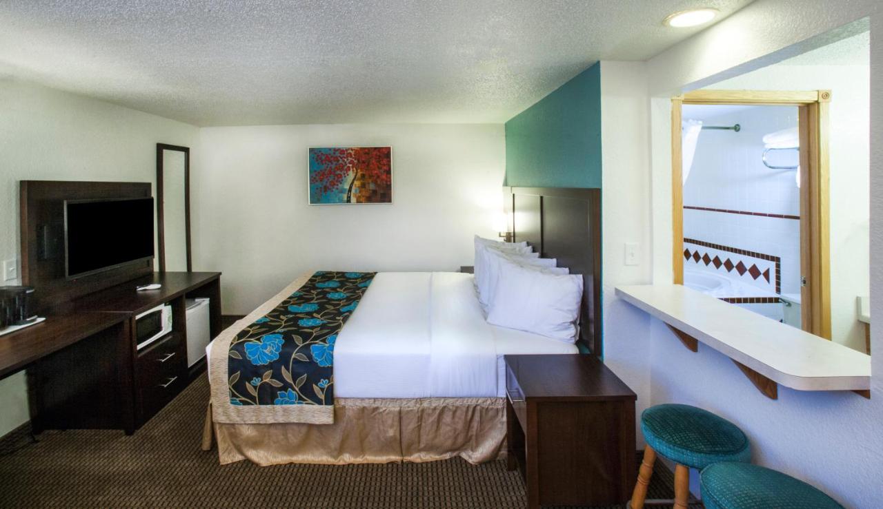 King Room - Non-Smoking at Baymont by Wyndham Keystone Near Mt. Rushmore