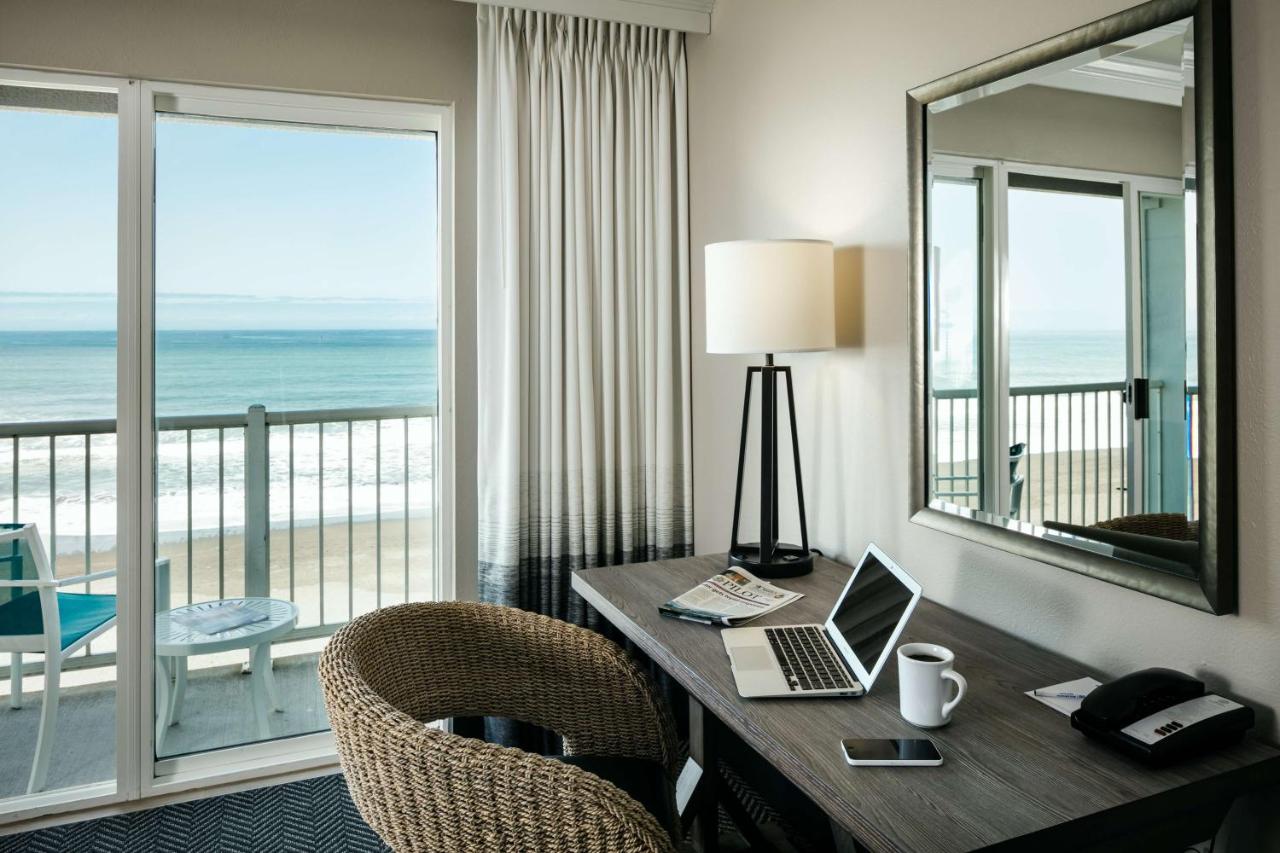 | Beachfront Inn