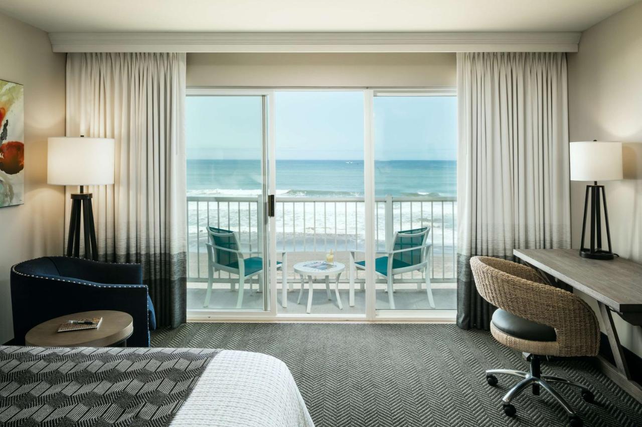 | Beachfront Inn