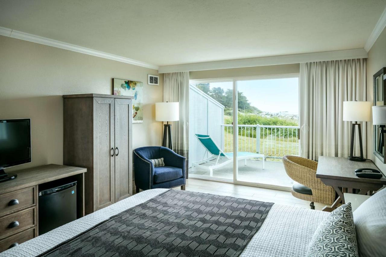 | Beachfront Inn