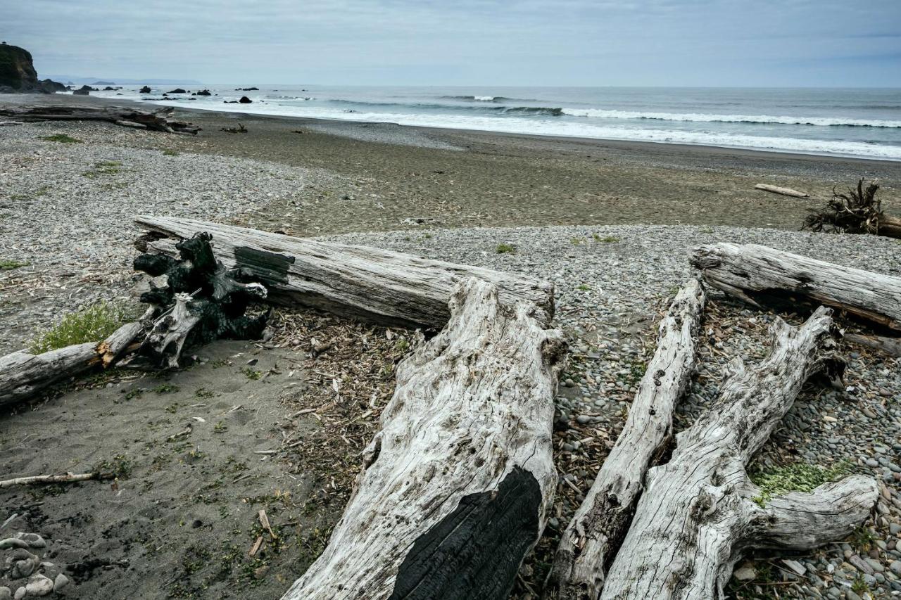 | Beachfront Inn