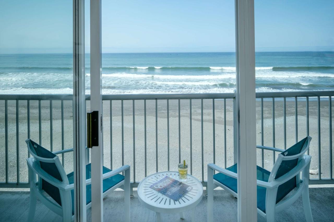 | Beachfront Inn