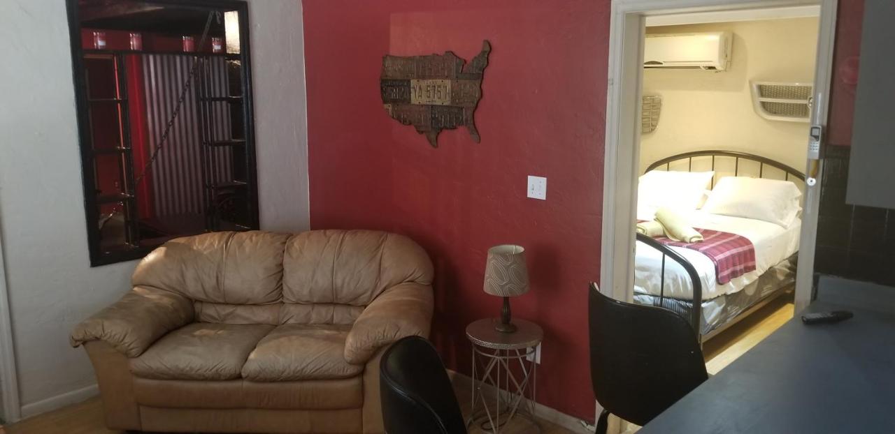 | INN LEATHER GUEST HOUSE-GAY MALE ONLY