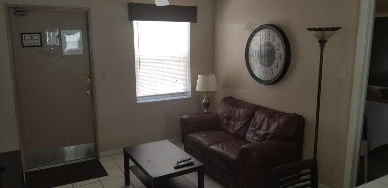 | INN LEATHER GUEST HOUSE-GAY MALE ONLY