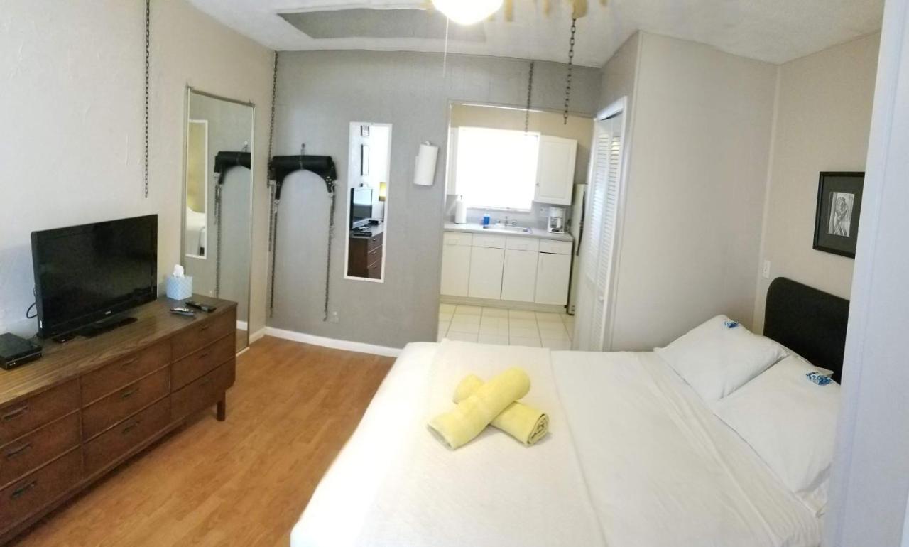 | INN LEATHER GUEST HOUSE-GAY MALE ONLY
