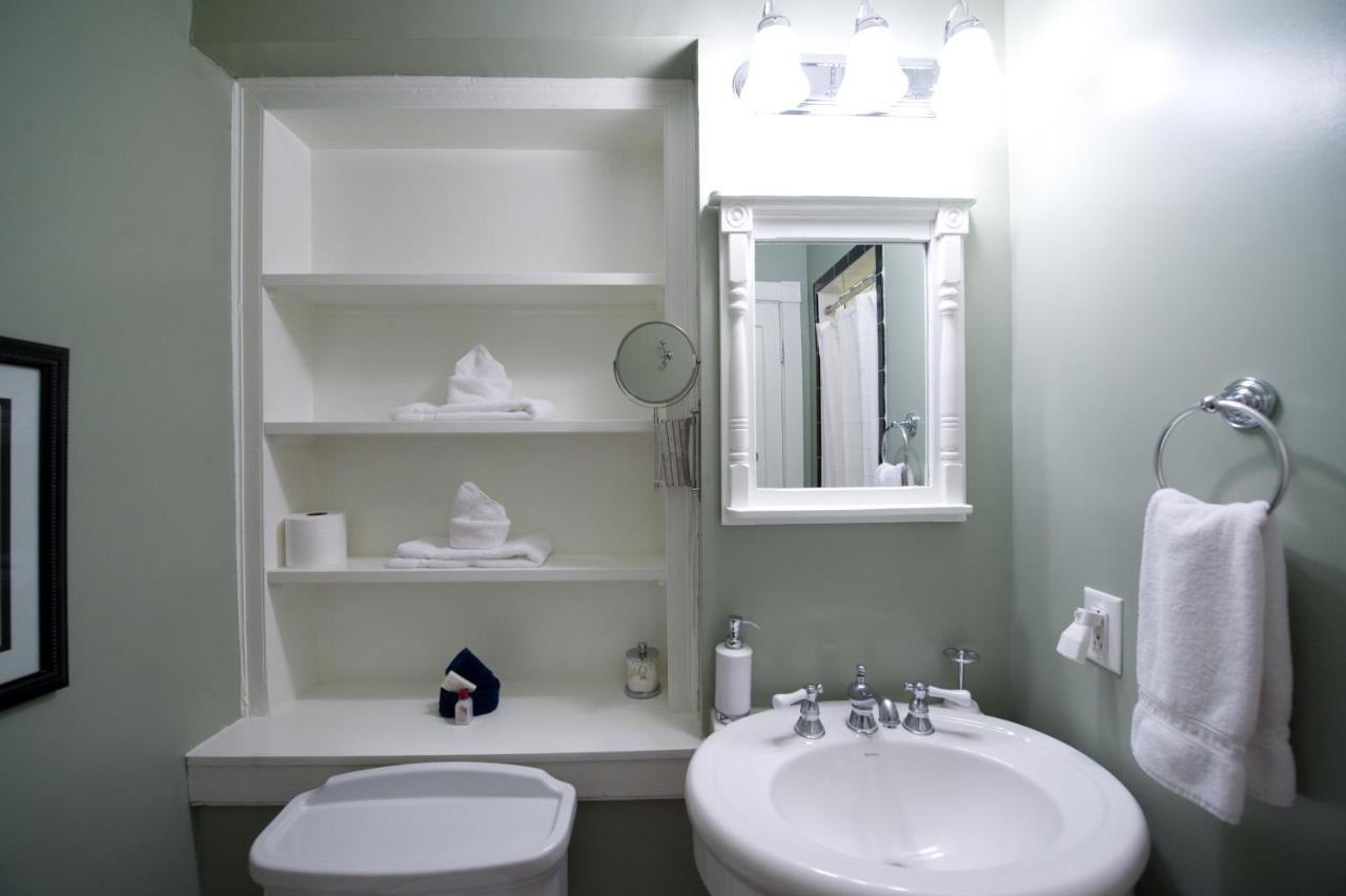 | Hopkins Ordinary Bed, Breakfast and Ale Works