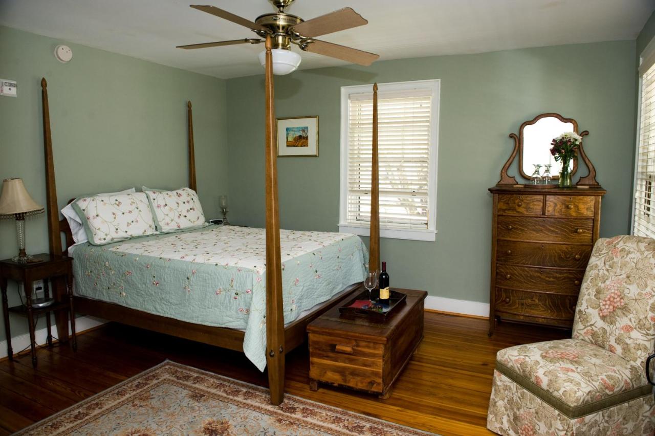 | Hopkins Ordinary Bed, Breakfast and Ale Works