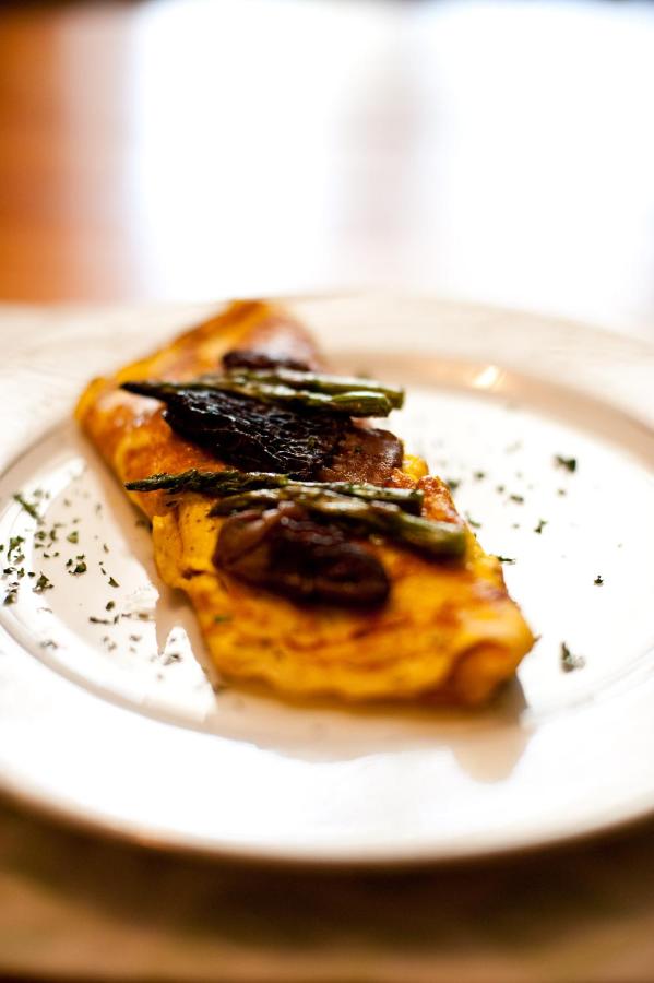 | Hopkins Ordinary Bed, Breakfast and Ale Works