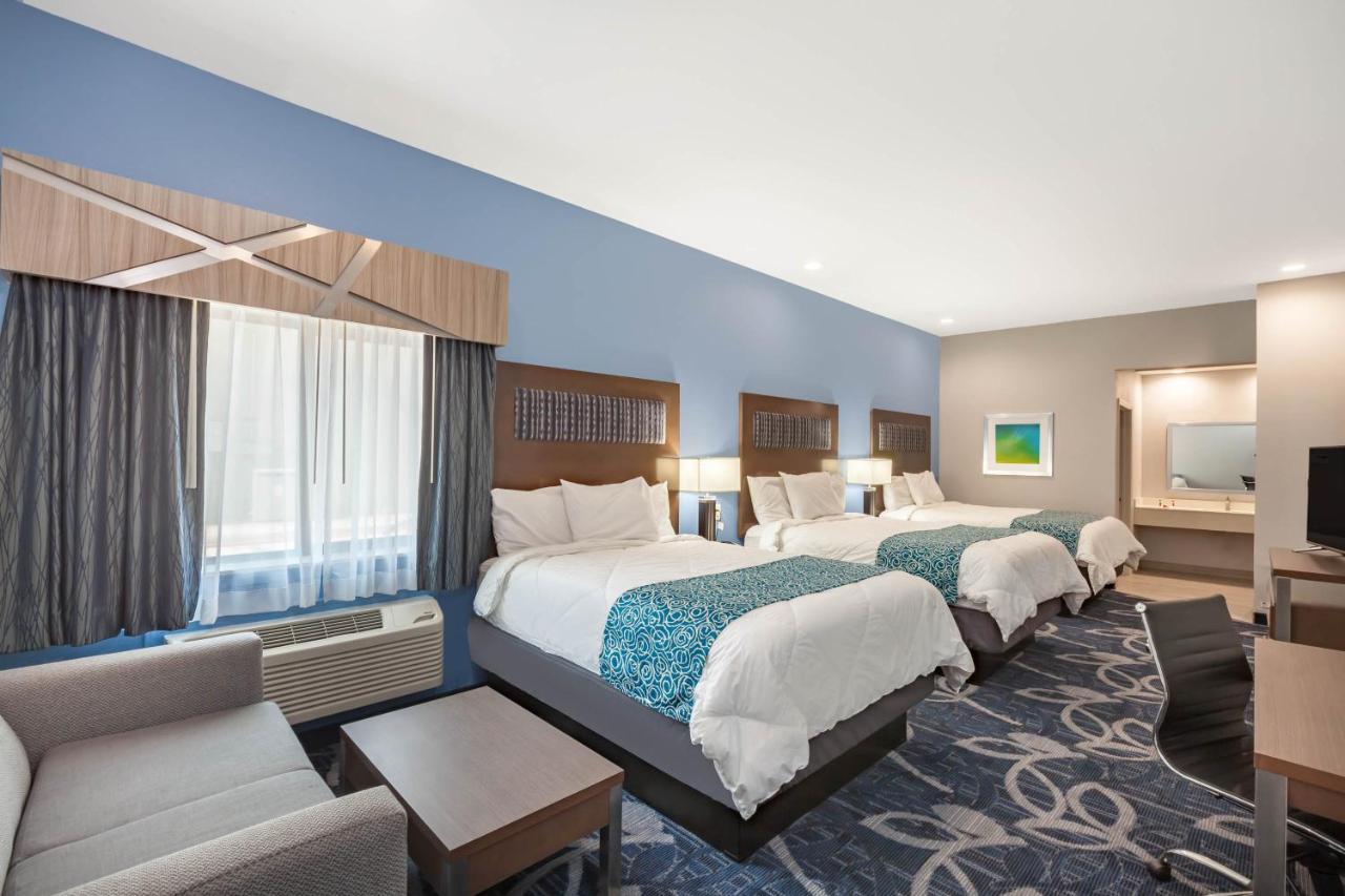 Superior Queen Room - Non-Smoking at Baymont by Wyndham Houston Hobby Airport