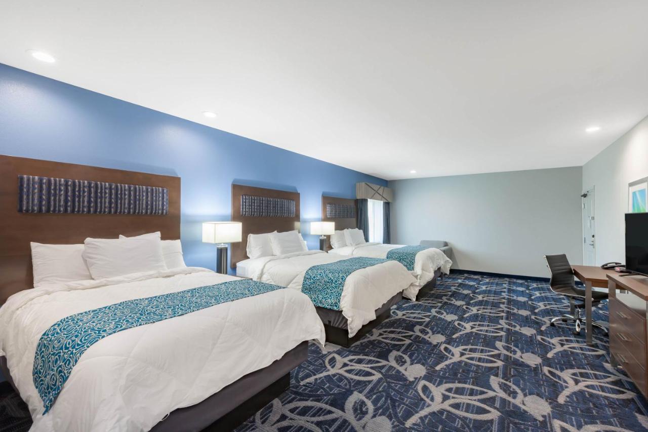 Superior Queen Room - Non-Smoking at Baymont by Wyndham Houston Hobby Airport