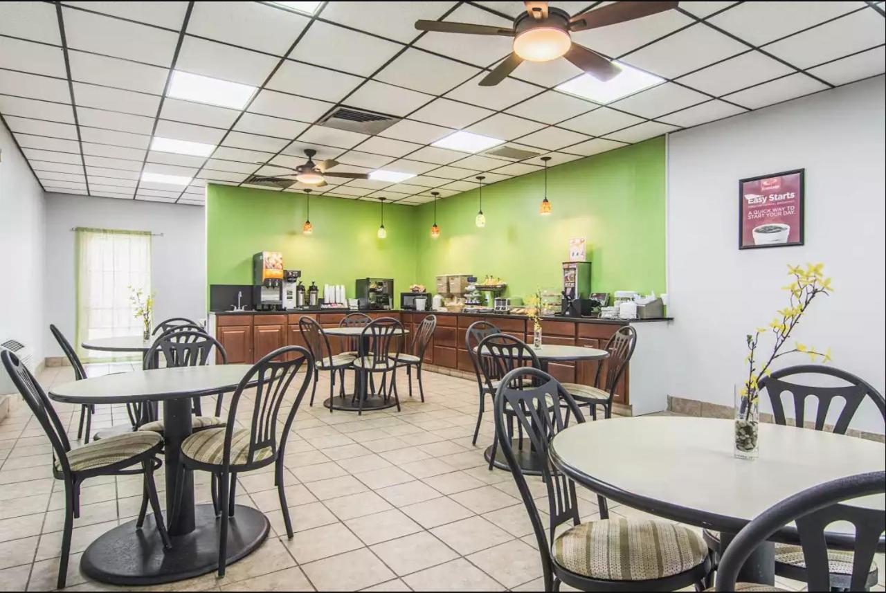 | Econo Lodge Fort Payne