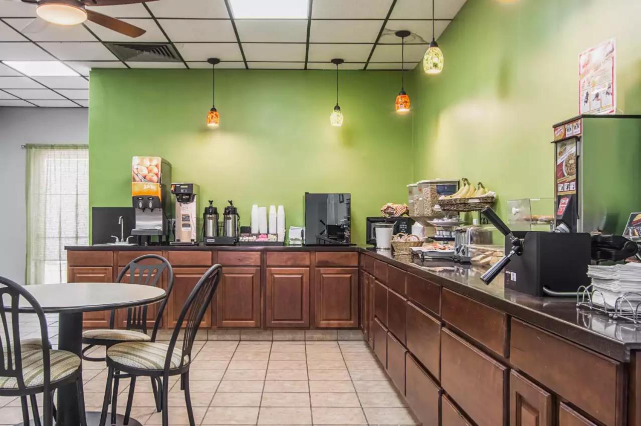 | Econo Lodge Fort Payne