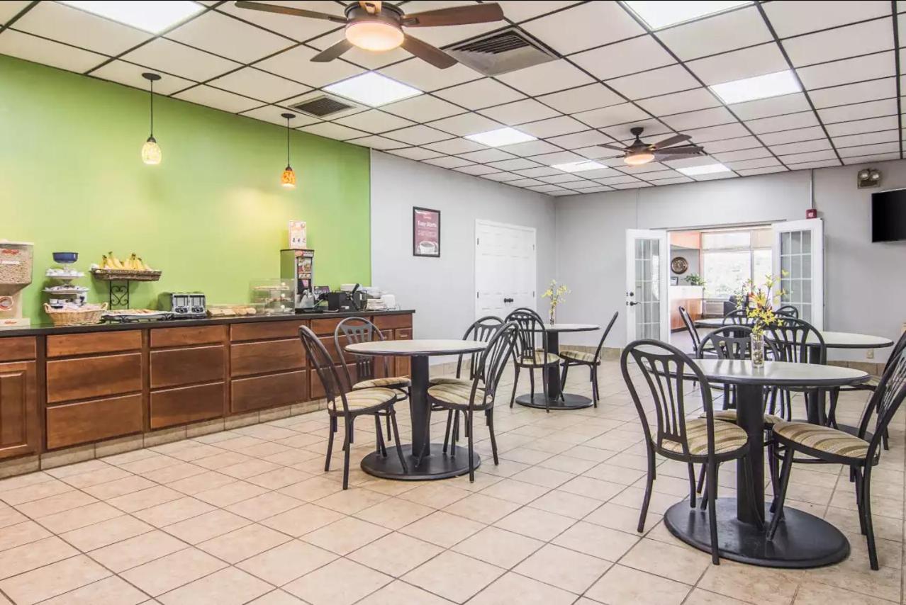 | Econo Lodge Fort Payne