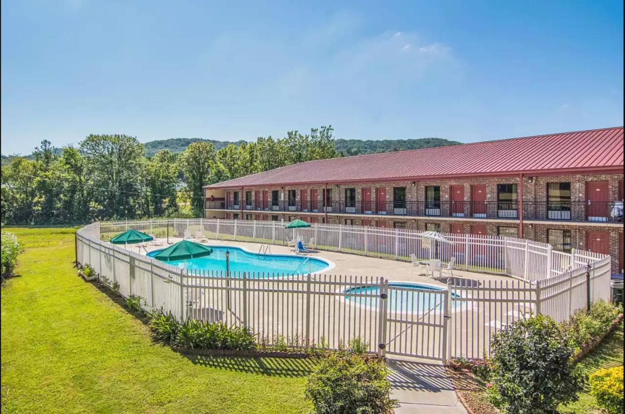 | Econo Lodge Fort Payne