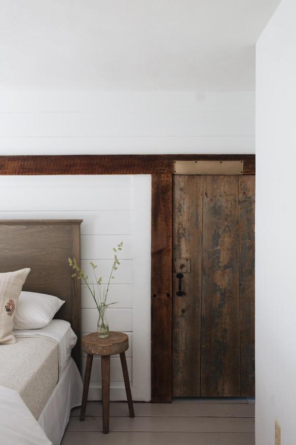  | Squire Tarbox Inn