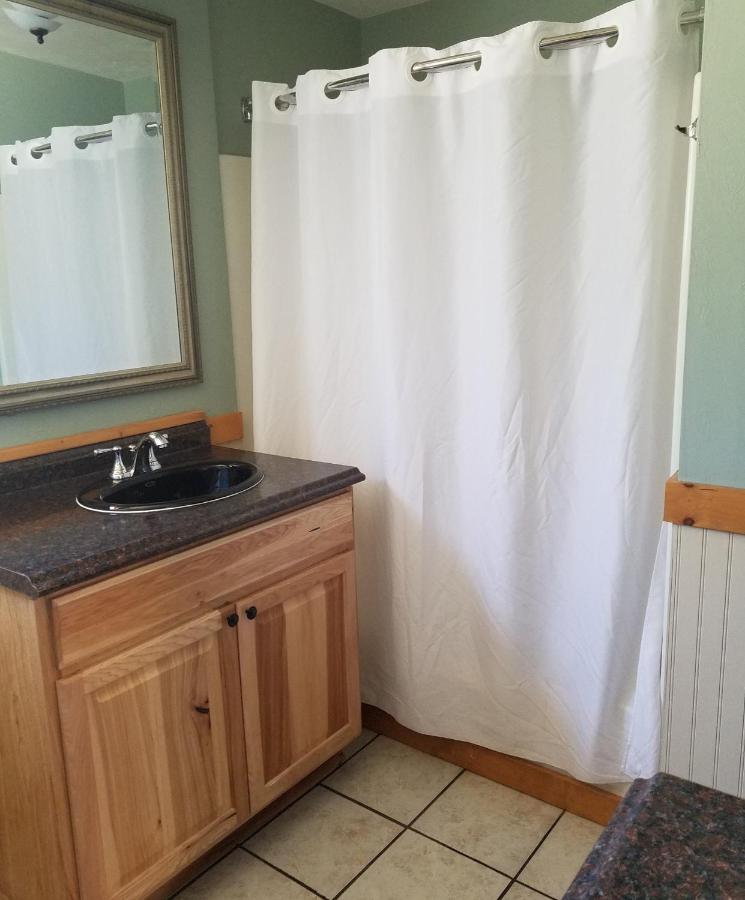 | Lake View Lodge