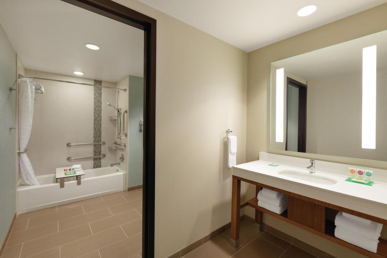 Queen Room with Two Queen Beds - Disability Access at Hyatt Place Page Lake Powell