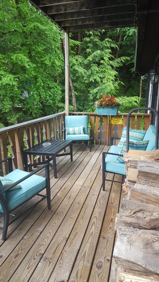 | Whisperin' Pines Chalet