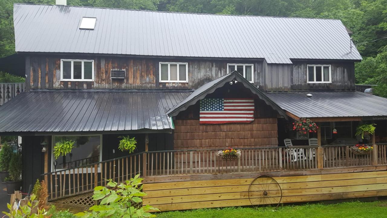 | Whisperin' Pines Chalet