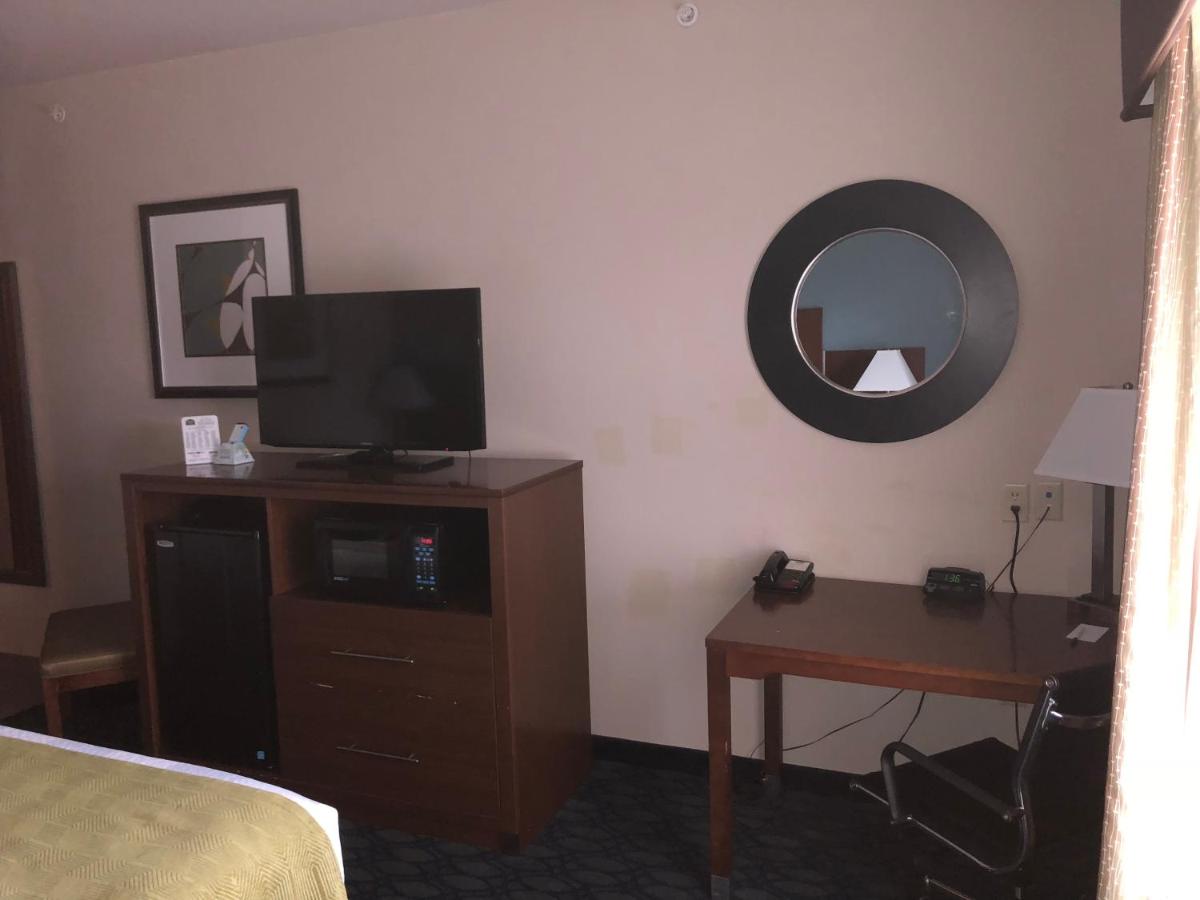 | Countryview Inn & Suites