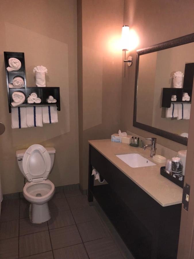 | Countryview Inn & Suites